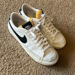 Nike Women’s Blazer Low ‘77
